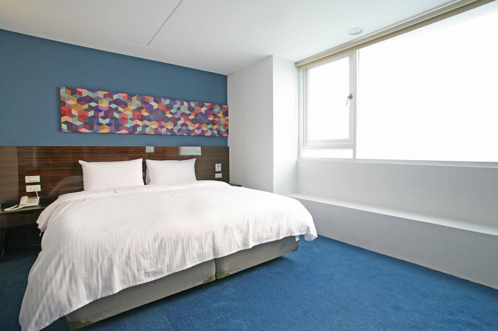 P&F Hotel Taichung Bagian luar foto