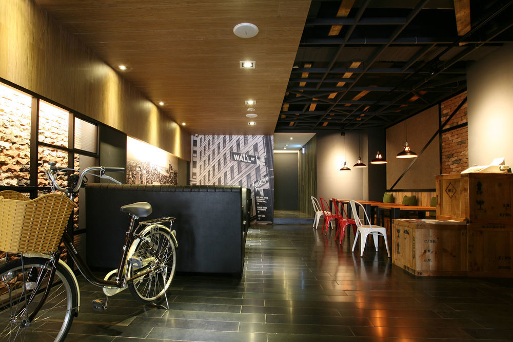 P&F Hotel Taichung Bagian luar foto