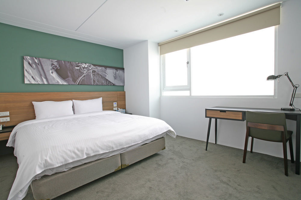 P&F Hotel Taichung Bagian luar foto