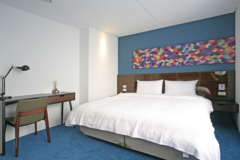P&F Hotel Taichung Bagian luar foto