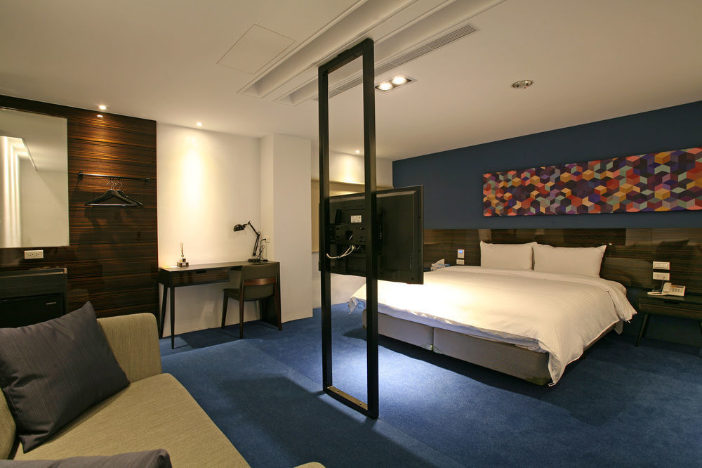 P&F Hotel Taichung Bagian luar foto