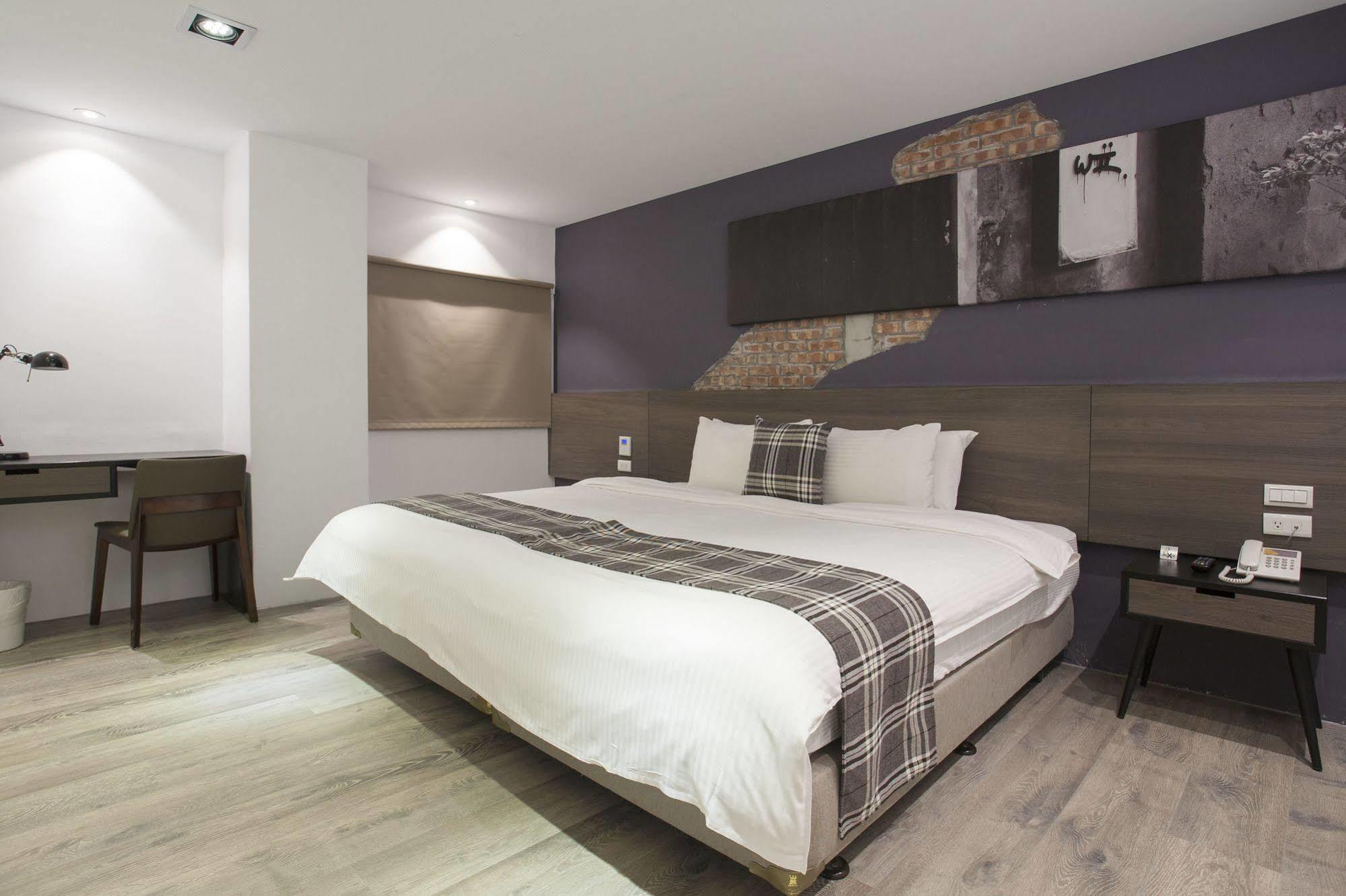 P&F Hotel Taichung Bagian luar foto