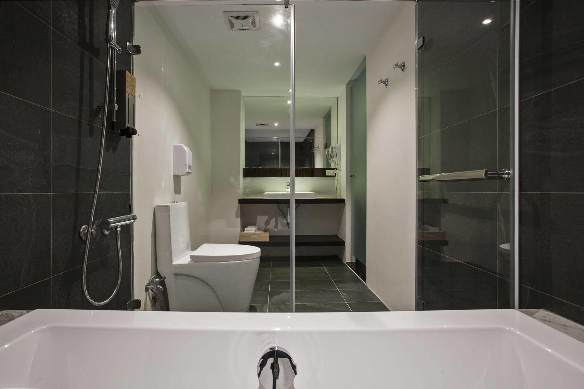 P&F Hotel Taichung Bagian luar foto