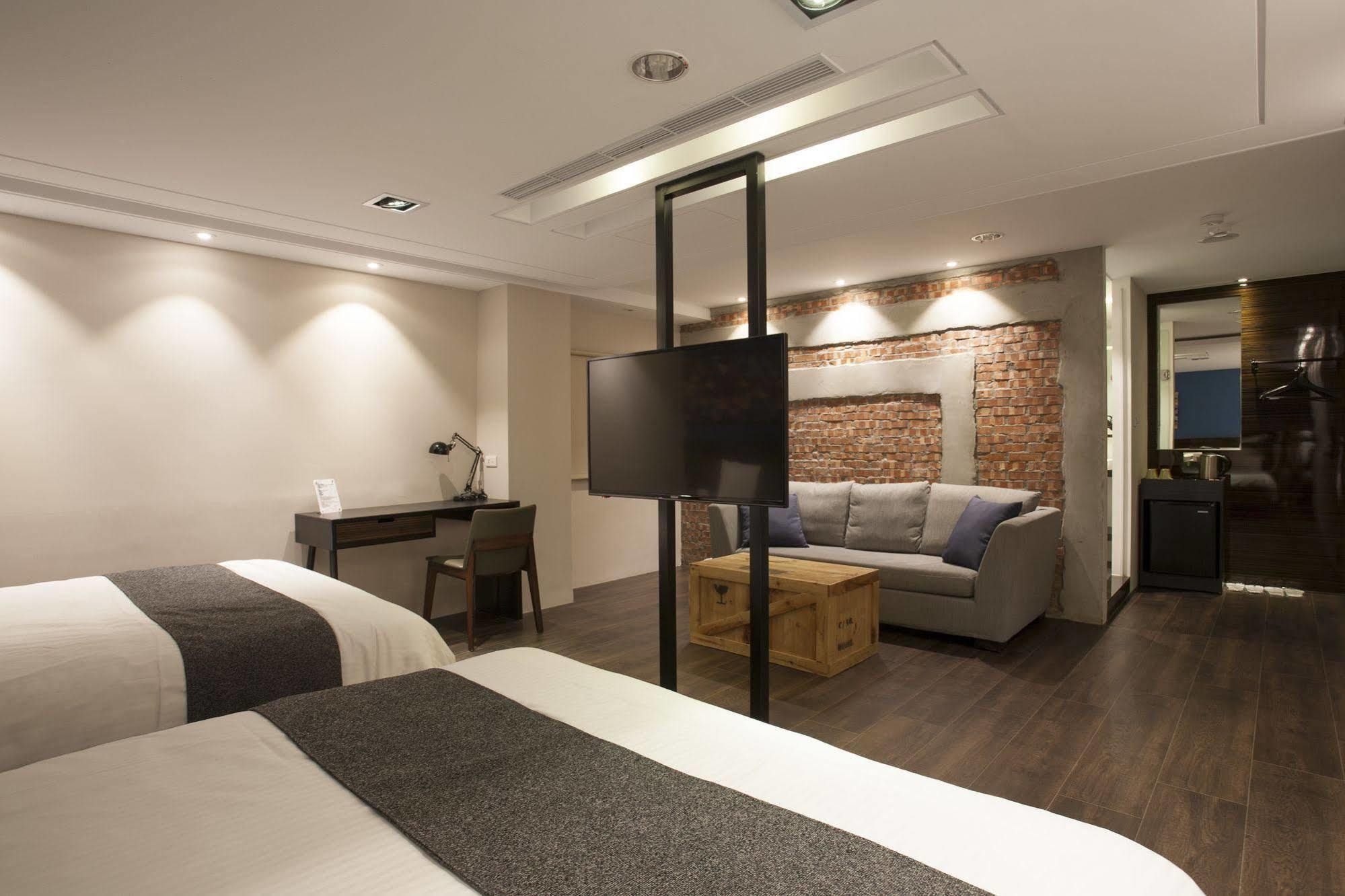 P&F Hotel Taichung Bagian luar foto