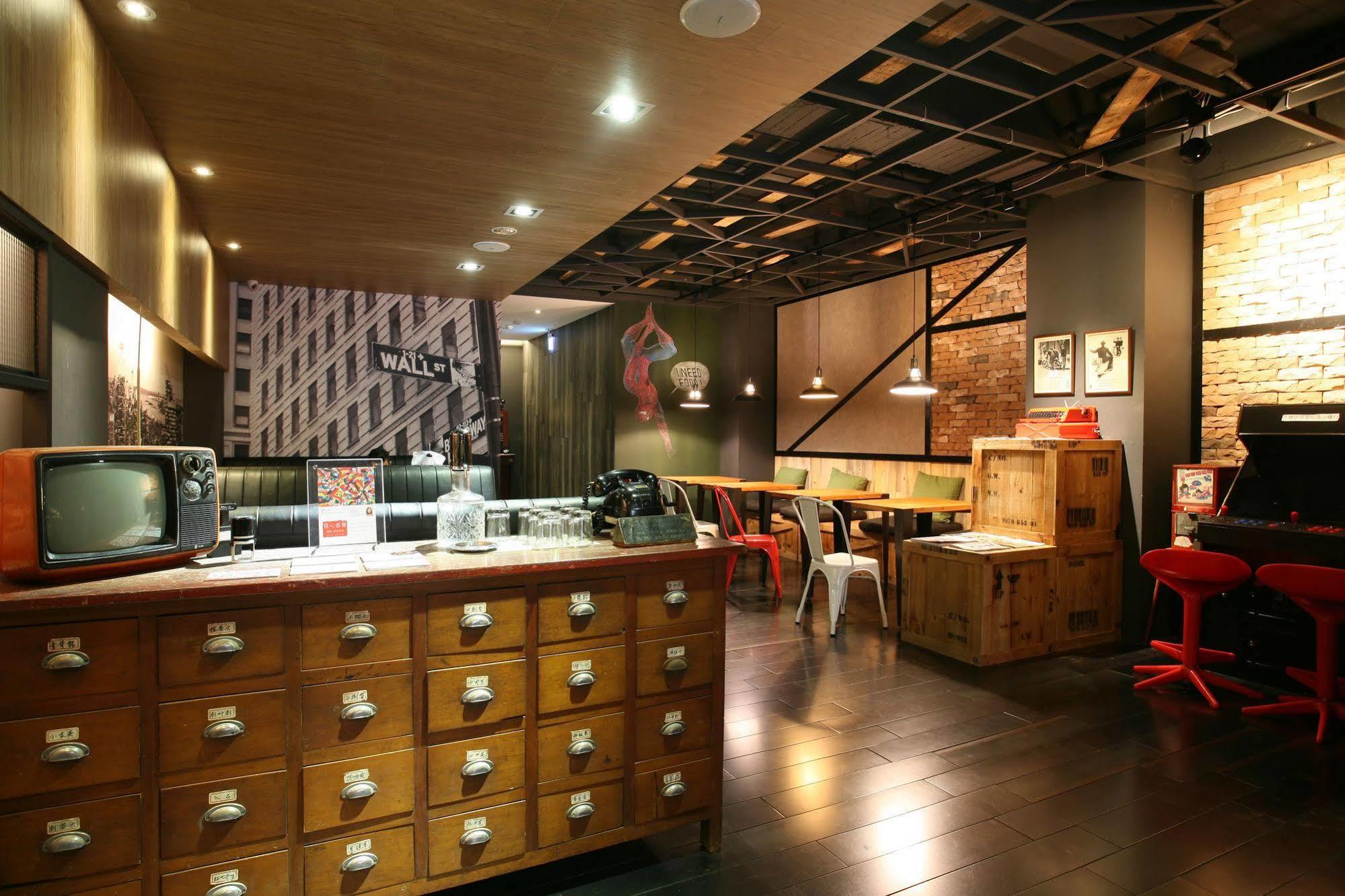 P&F Hotel Taichung Bagian luar foto