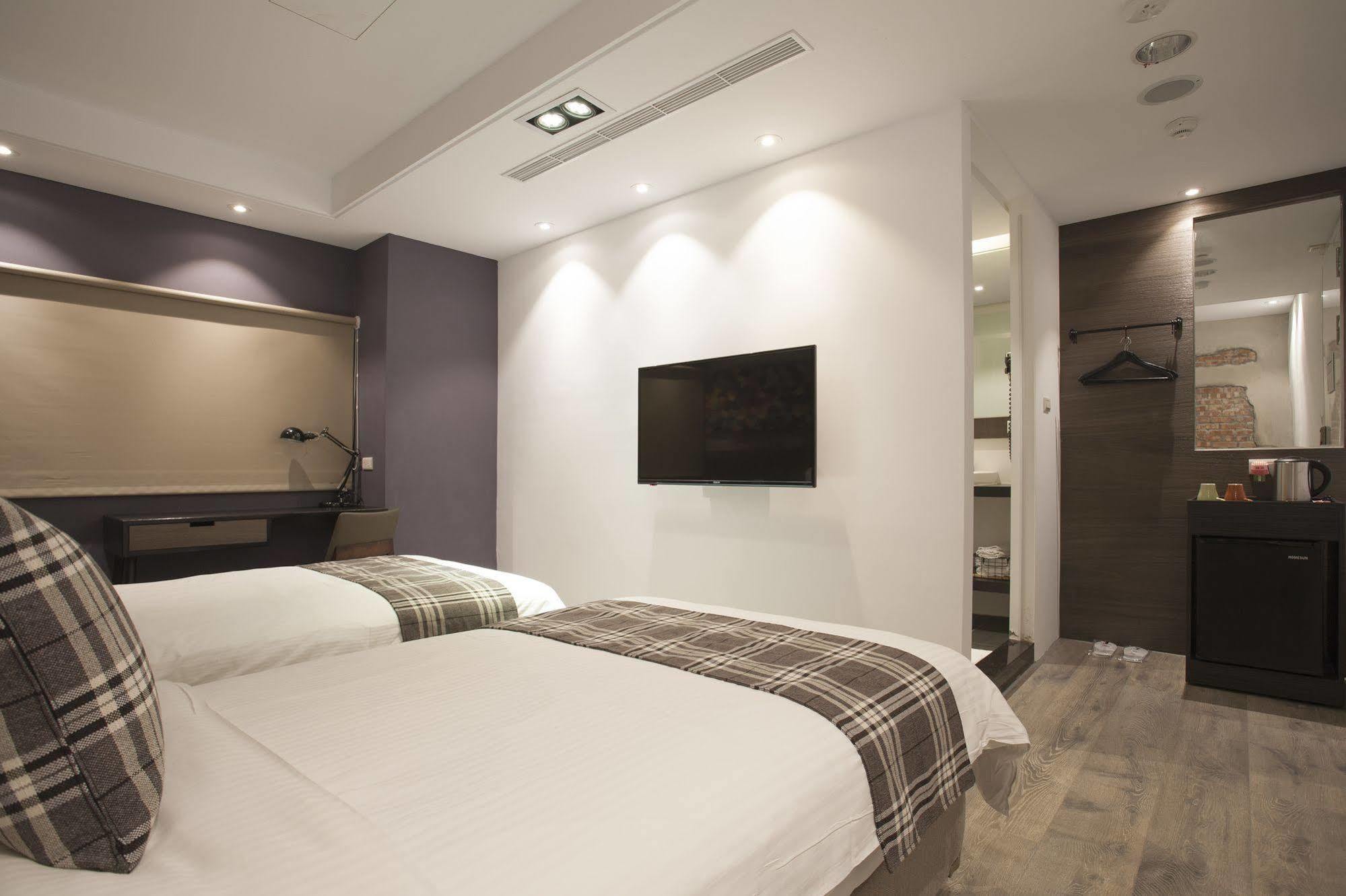 P&F Hotel Taichung Bagian luar foto