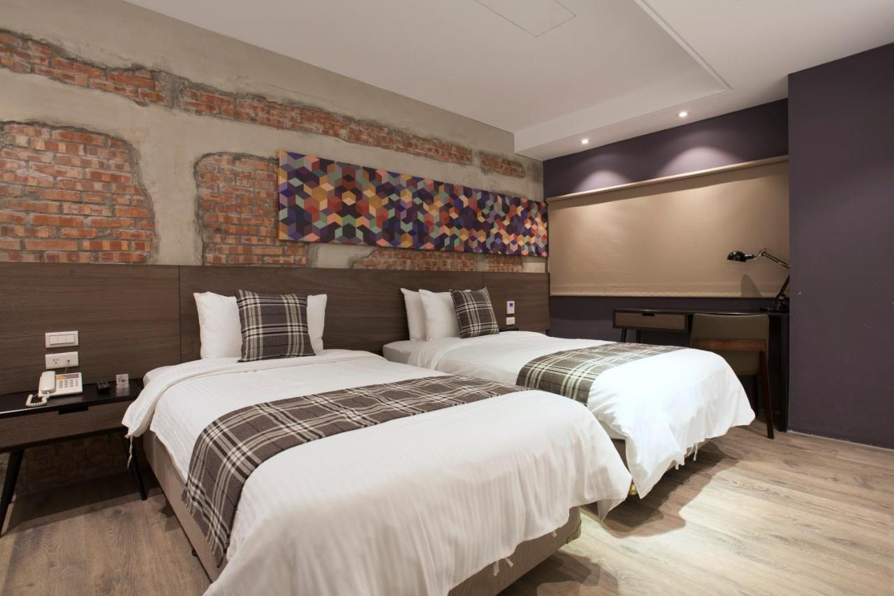 P&F Hotel Taichung Bagian luar foto