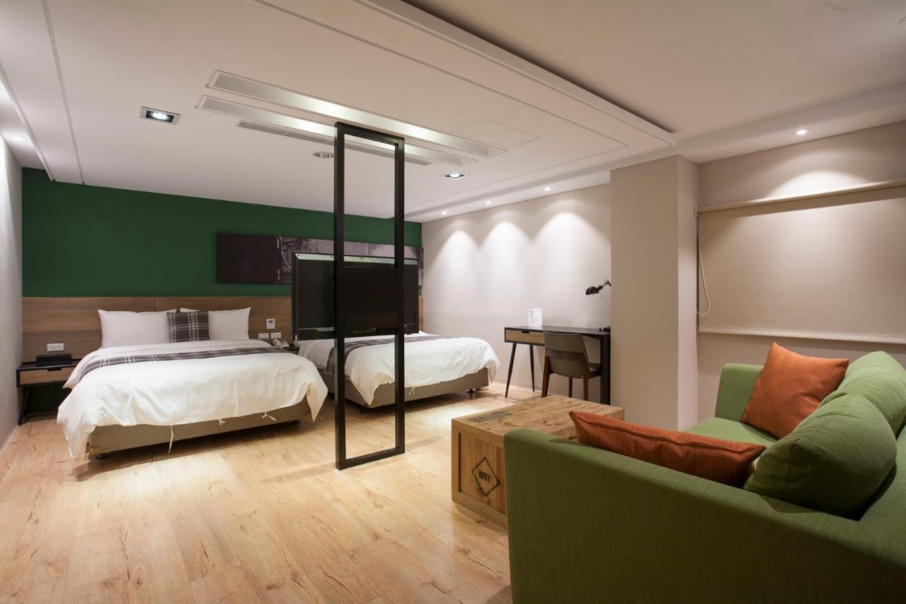 P&F Hotel Taichung Bagian luar foto