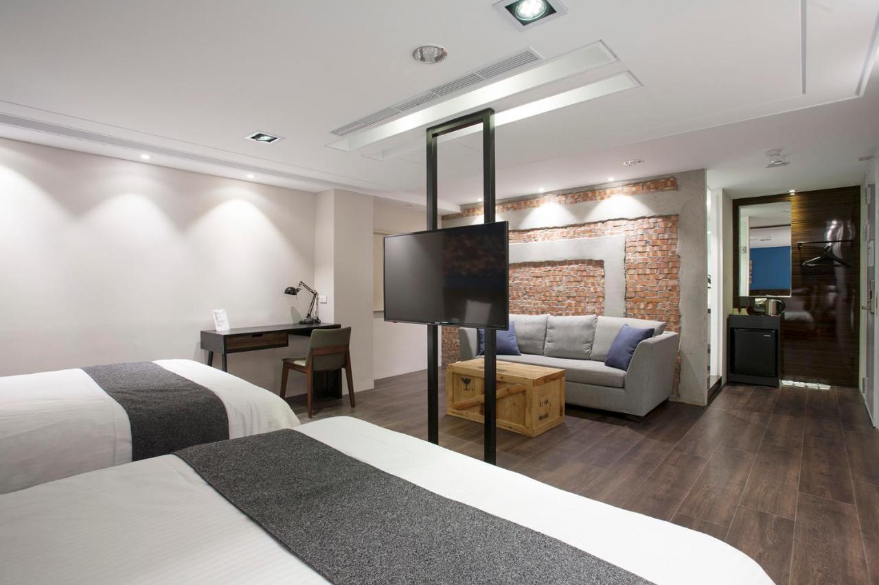 P&F Hotel Taichung Bagian luar foto